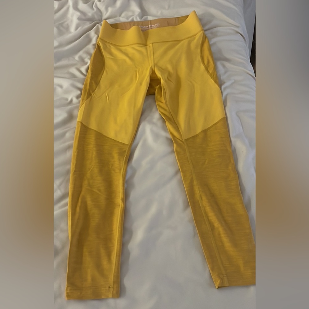 Yellow leggings.